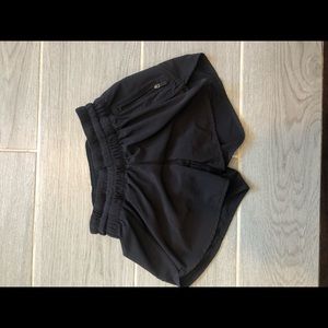 Lululemon Tracker Short IV LR size 4 in Black
